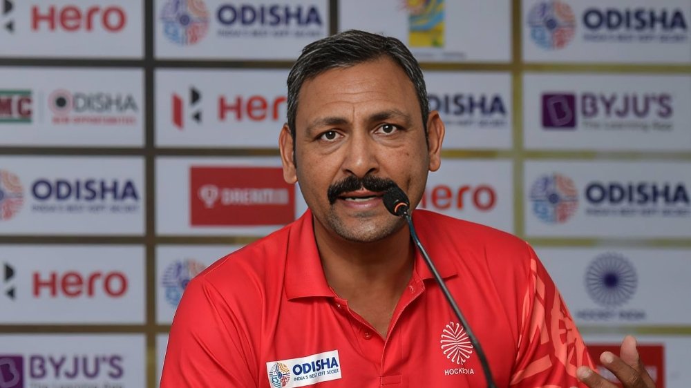 Harendra Singh is the frontrunner to replace Janneke Schopman as women’s hockey coach.