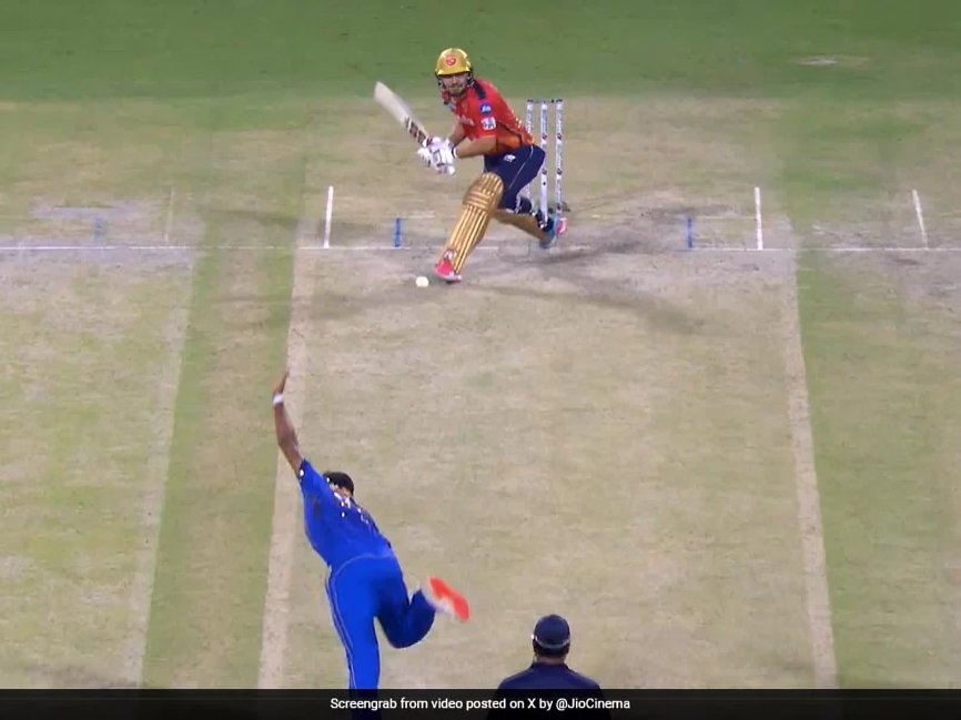 Watch: Zaheer Khan Can’t Stay Calm After Witnessing Jasprit Bumrah’s Yorker Swept for Six